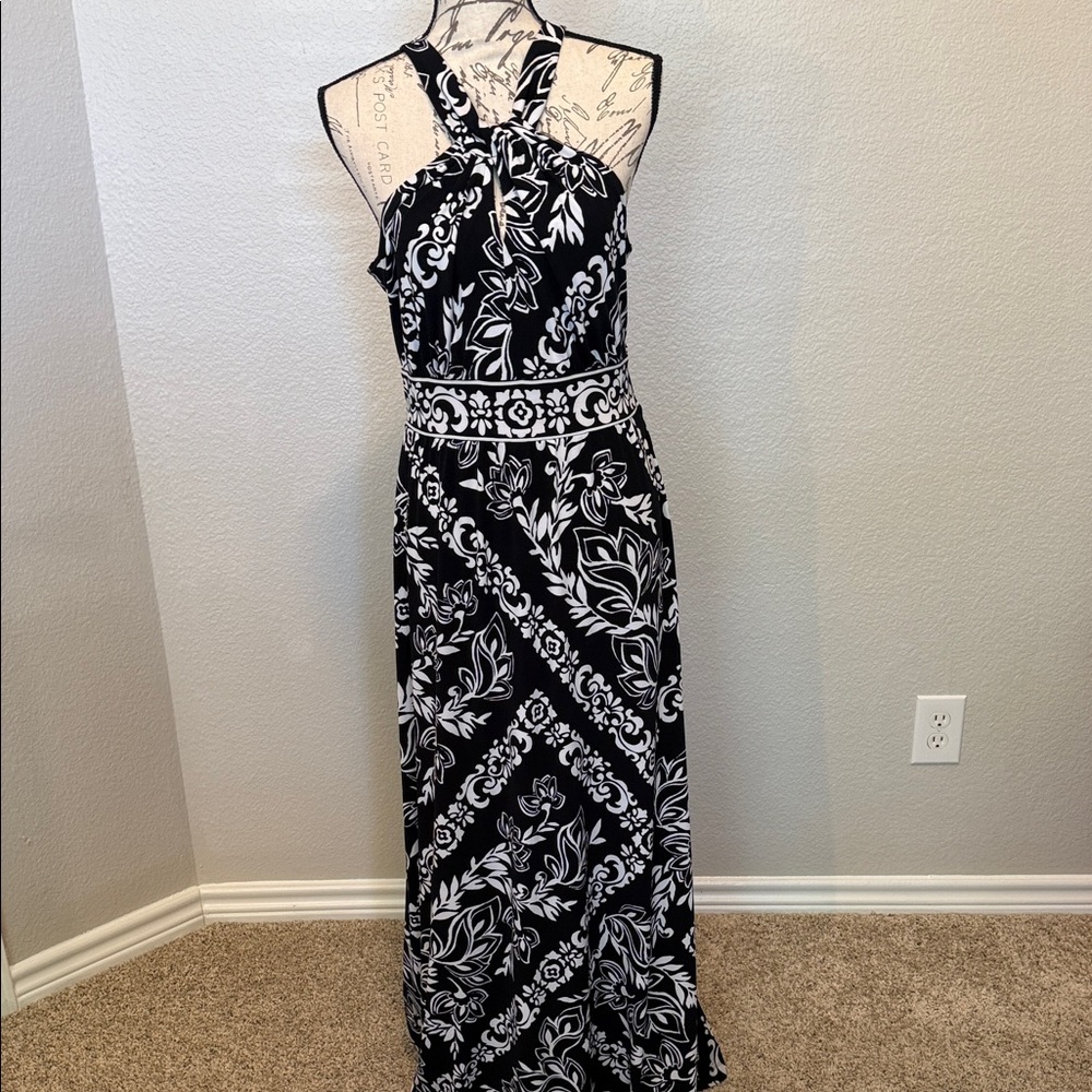 White house Black Market Elegant Black and White Floral Maxi Dress Sz M